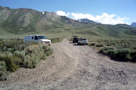 Laurel Lakes Road - Waypoint 1: Laurel Lakes Trailhead